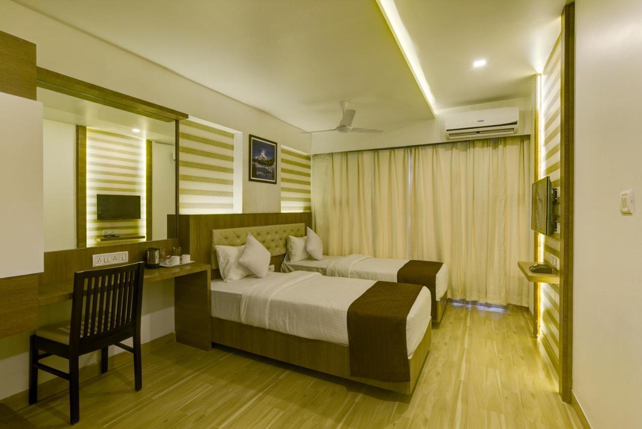 Crown Inn Panvel Eksteriør billede
