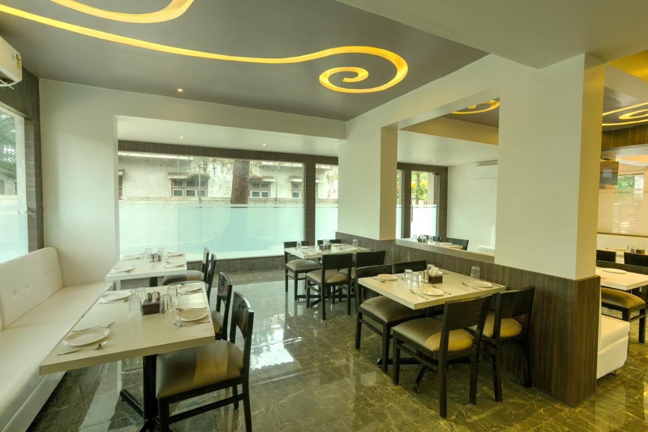 Crown Inn Panvel Eksteriør billede